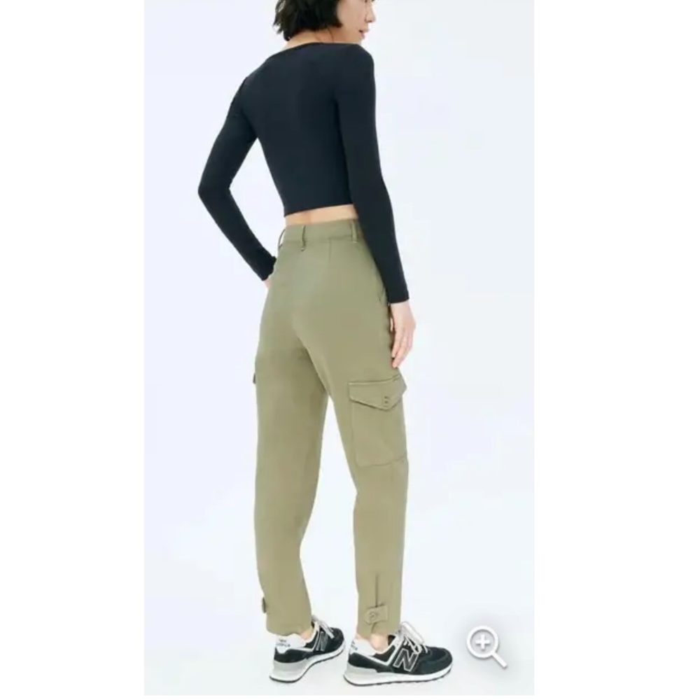 Aritzia Army Green Cargo Pants Size 02 “Modern Cargo” “GD SILENT STORM GREEN”